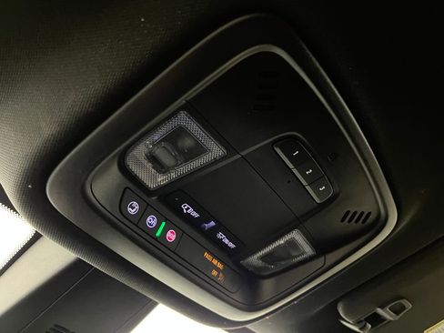 Used 2023 Chevrolet Traverse LT image 27