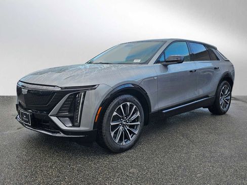 New 2026 Cadillac Lyriq Sport image 7