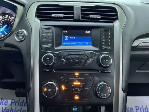 Used 2017 Ford Fusion SE FWD image 21