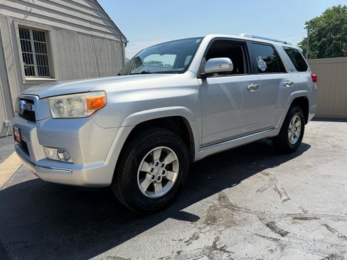 Used 2010 Toyota 4Runner SR5 AWD/4WD image 11