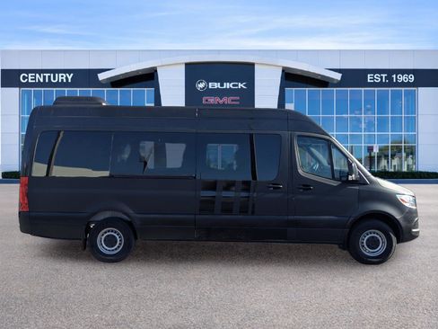 Used 2019 Mercedes-Benz Sprinter 2500 image 2