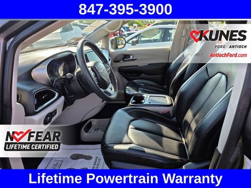 Used 2023 Chrysler Pacifica Touring-L FWD image 15