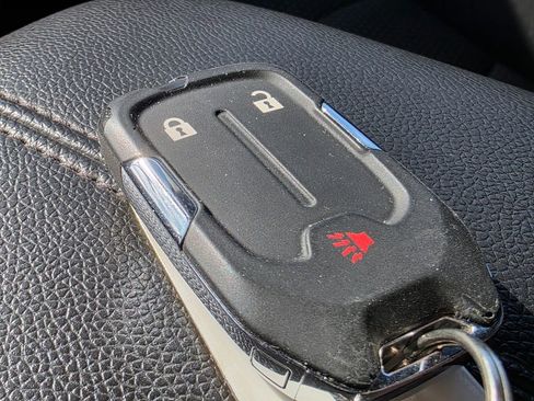 Used 2024 GMC Terrain SLE image 30