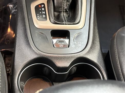 Used 2017 Jeep Cherokee Limited AWD/4WD image 22