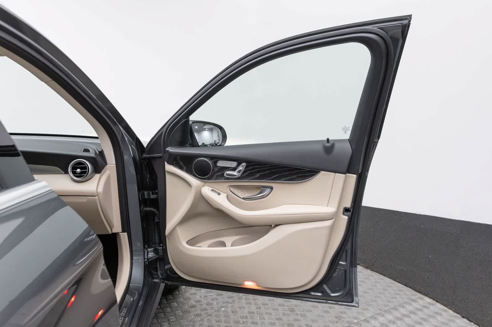 Used 2018 Mercedes-Benz GLC 300 4MATIC image 42