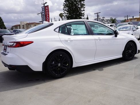 Used 2026 Toyota Camry SE FWD image 4