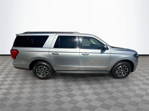 Used 2024 Ford Expedition Max XLT image 9