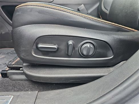 Used 2021 GMC Acadia AT4 image 21