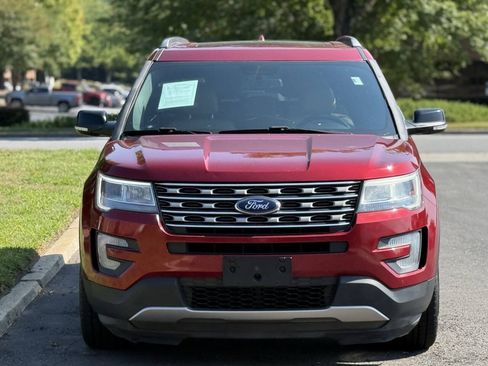 Used 2017 Ford Explorer XLT w/ Equipment Group 202A FWD image 5