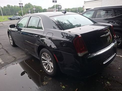 Used 2021 Chrysler 300 Touring w/ Driver Convenience Group RWD image 10