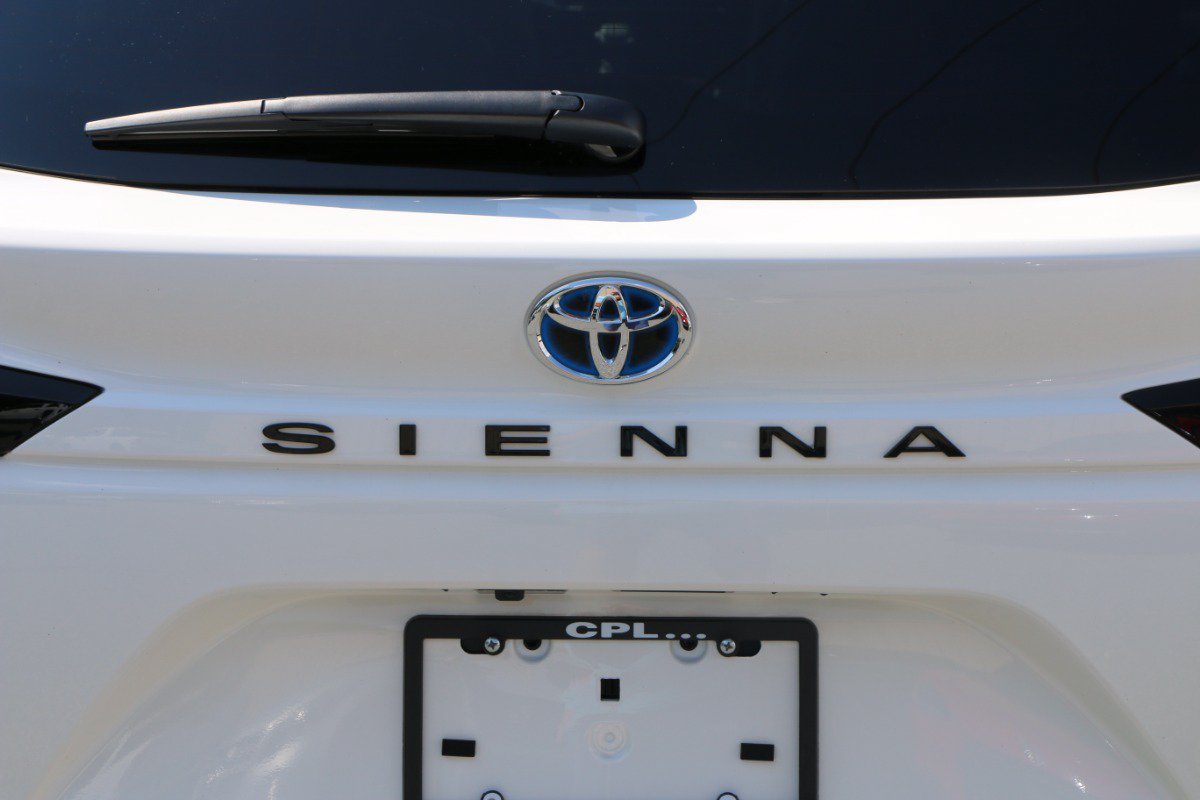 Used 2025 Toyota Sienna XSE AWD/4WD image 5