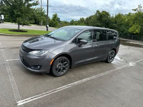 Certified 2020 Chrysler Pacifica Touring w/ S Appearance Package FWD image 9