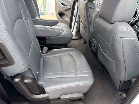 Used 2024 Buick Enclave Premium AWD/4WD image 29