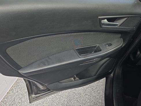 Used 2018 Ford Edge SE FWD image 14