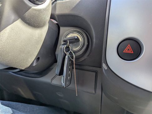 Used 2015 Nissan Frontier PRO-4X image 18