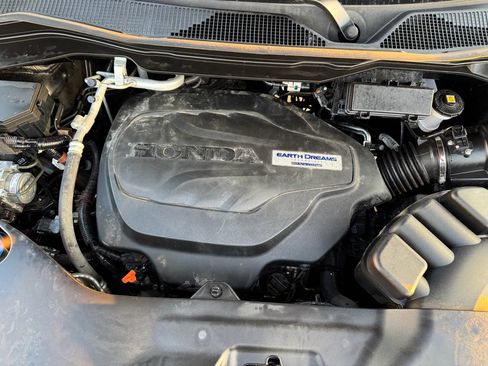 Certified 2025 Honda Passport TrailSport image 32