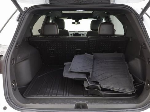 Used 2022 Chevrolet Equinox RS w/ RS Leather Package image 19