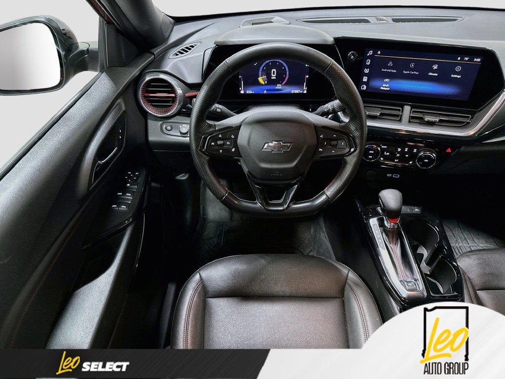 Used 2024 Chevrolet Trax RS w/ Sunroof Package FWD image 25