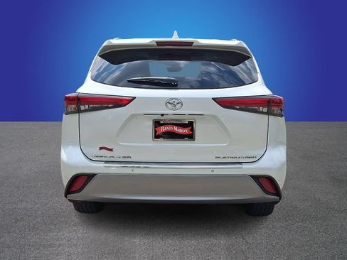 Used 2022 Toyota Highlander Platinum AWD/4WD image 5
