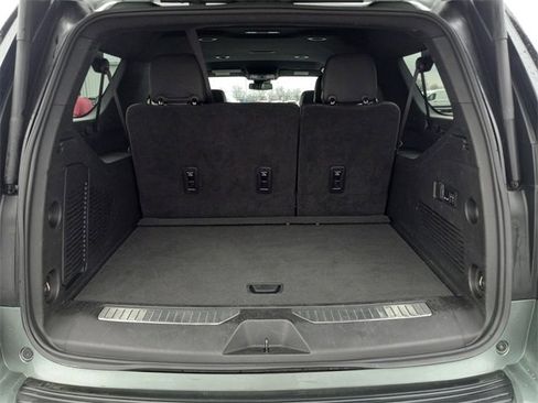 Used 2023 Chevrolet Suburban Premier image 11