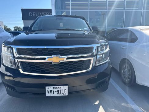 Used 2020 Chevrolet Suburban LT RWD image 2