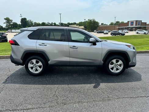 Used 2021 Toyota RAV4 XLE AWD/4WD image 2