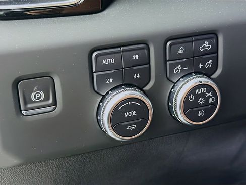 Used 2024 GMC Sierra 2500 Denali Ultimate image 12