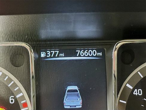 Used 2018 Nissan Titan SV image 13