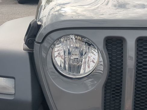 Used 2018 Jeep Wrangler Unlimited Sport S image 10