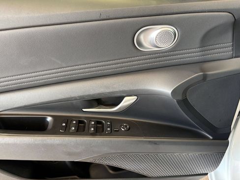 Used 2025 Hyundai Elantra SEL FWD image 18