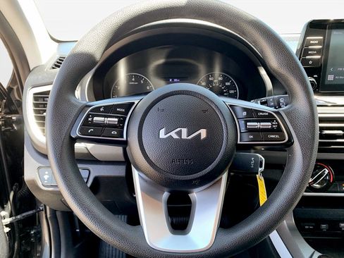 Used 2023 Kia Seltos LX FWD image 17