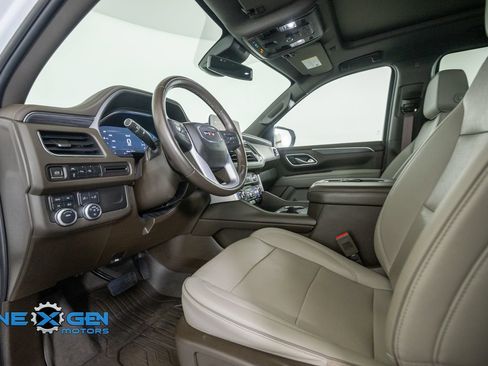 Used 2023 GMC Yukon SLT AWD/4WD image 10
