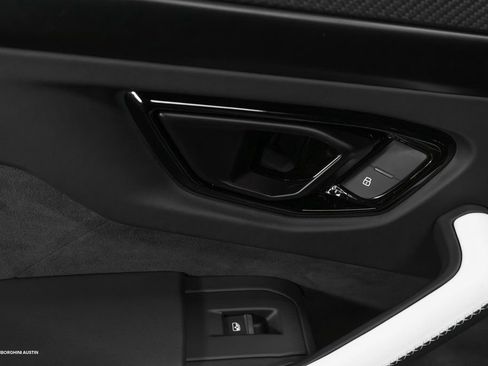 Used 2025 Lamborghini Urus SE image 35