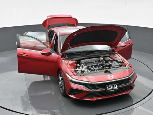 Used 2024 Hyundai Elantra SEL w/ Convenience Package image 36