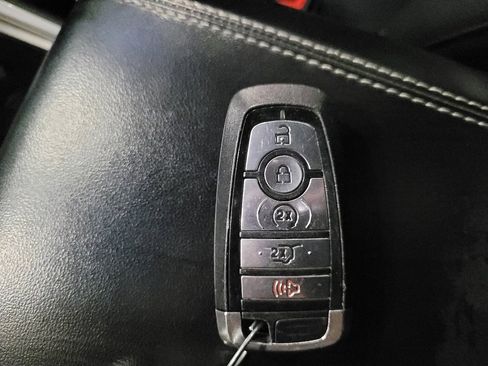 Used 2020 Ford Explorer XLT w/ Equipment Group 202A AWD/4WD image 32