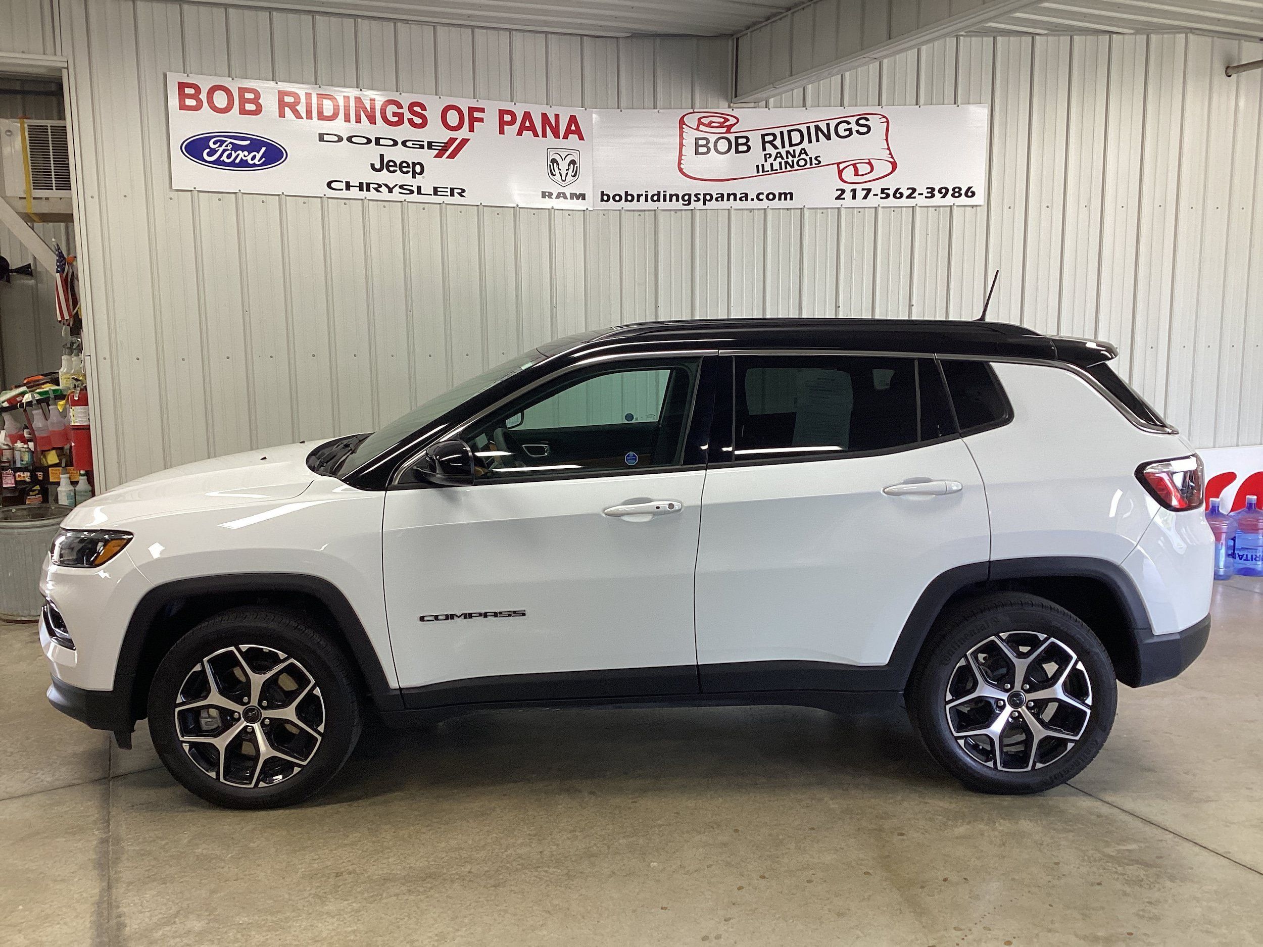 Used 2025 Jeep Compass Limited AWD/4WD image 2