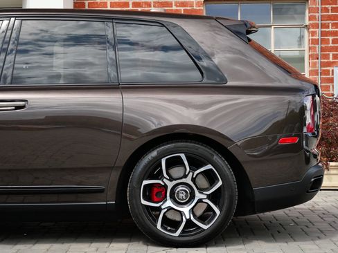Used 2022 Rolls-Royce Cullinan Black Badge AWD/4WD image 23