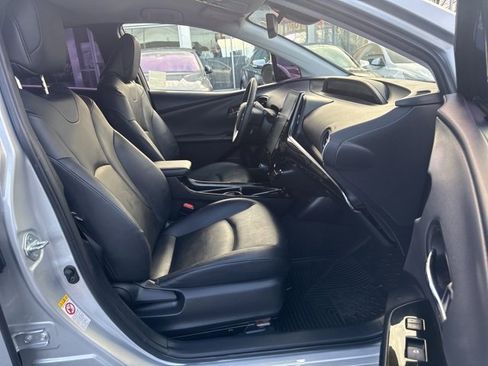 Used 2017 Toyota Prius Prime Advanced image 28