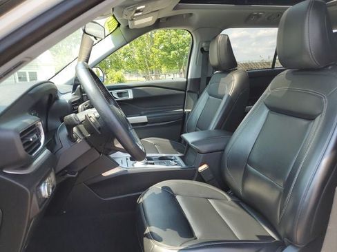 Certified 2021 Ford Explorer XLT w/ Equipment Group 202A AWD/4WD image 5