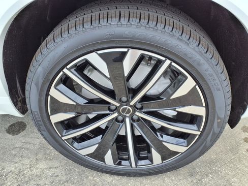 New 2026 Volvo XC90 B5 Ultra w/ Protection Package Premier image 9