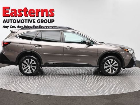 Used 2022 Subaru Outback Premium image 4