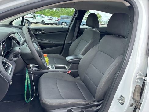 Used 2017 Chevrolet Cruze LS FWD image 13