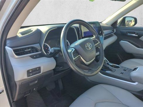 Used 2023 Toyota Highlander XLE FWD image 15
