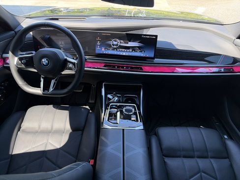 Used 2025 BMW i7 eDrive50 w/ Executive Package RWD image 29