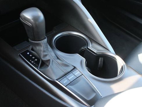 Used 2024 Toyota Camry SE image 21