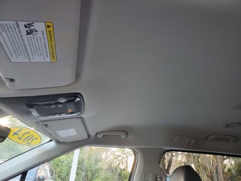 Used 2024 Kia Carnival LX image 30