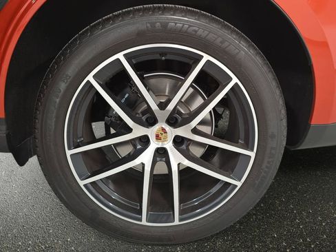 Certified 2023 Porsche Macan AWD/4WD image 29