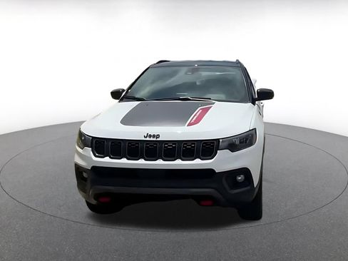 Used 2025 Jeep Compass Trailhawk AWD/4WD image 4
