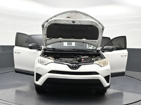 Used 2018 Toyota RAV4 LE FWD image 36