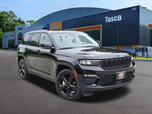 Used 2023 Jeep Grand Cherokee Limited w/ Black Appearance Package AWD/4WD image 1